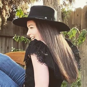 Meet your Posher, Chrissy